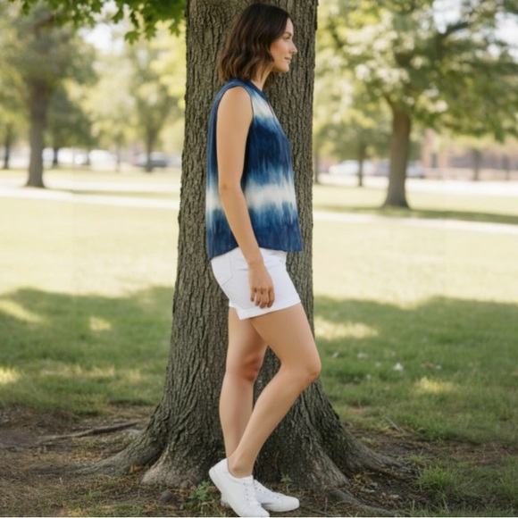 Chicos Blue and White Sleeveless Top Size 1/Medium - Picture 2 of 8